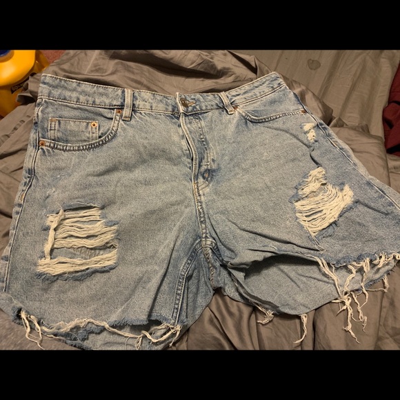 Shorts - Picture 2 of 2